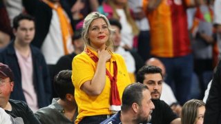 Pelin Öztekin, babası Rasim Öztekin için düzenlenen geceye katılmadı! Galatasaray maçına gitti 