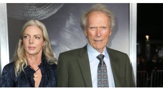 Clint Eastwood'un hayat arkadaşı Christina Sandera hayatını kaybetti 