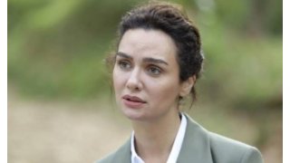 Birce Akalay hayranlarını korkuttu: Sevgilisi Hakan Kurtaş ile hastaneye koştular 