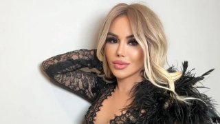 Bu Ceylo Barbie Ceylo! Bodrum’daki süper lüks villasından havuz başı pozları... Şarkıcı Ceylan derin yırtmacı ile yürek hoplattı! 