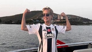 Beşiktaş Sharon Stone'a forma hediye etti!