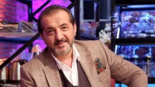 MasterChef Mehmet Yalçınkaya'nın fenomen kızı Sude cesur pozlarıyla şaşırttı 